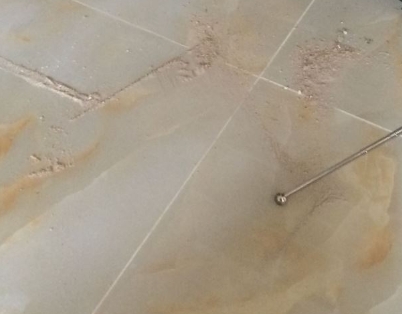 温泉瓷砖空鼓维修公司分享粘合剂选择不当在瓷砖铺贴过程中可能导致以下问题